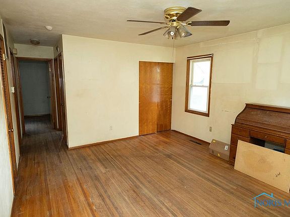 3rd image of 1515 Crystal Ave