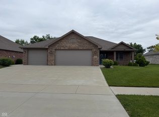 2703 Poplar Woods Ln, Columbus, IN 47203