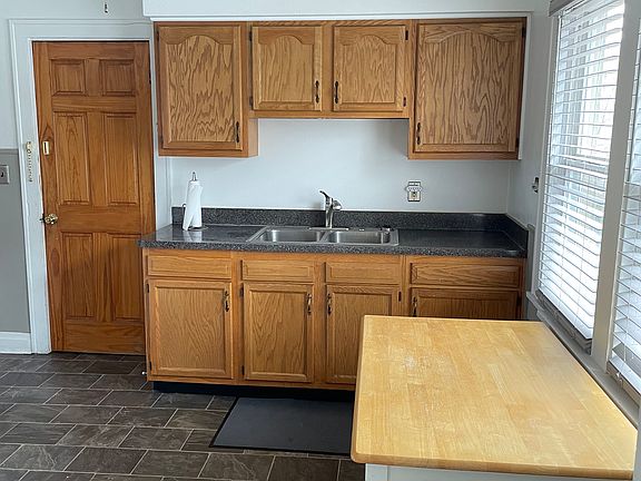 3rd image of 2571 E 127th St
