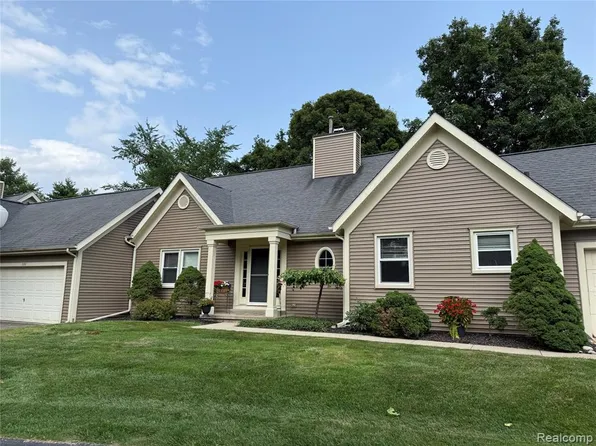 7670 Golden Hill Ct #1, Clarkston, MI 48348