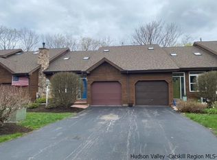 22 Lillian Ln, Troy, NY 12180