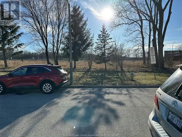 3262 Daytona Ave — Photo 5