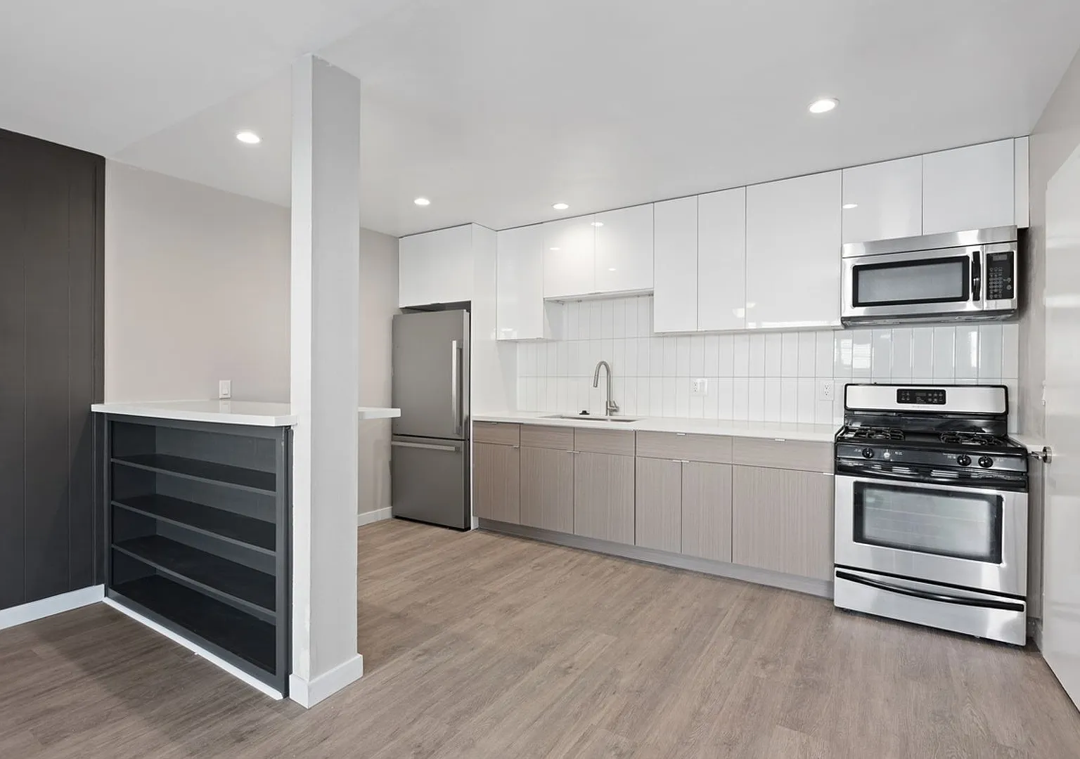Updated Downstairs 1 Bedroom Apartment W/Patio @ The Steelio With Parking And Ac! Ev Chargers! — Photo 1