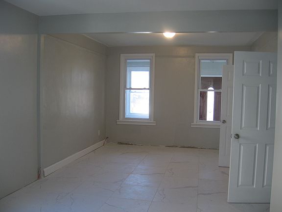 5th image of 3419 Edson Ave