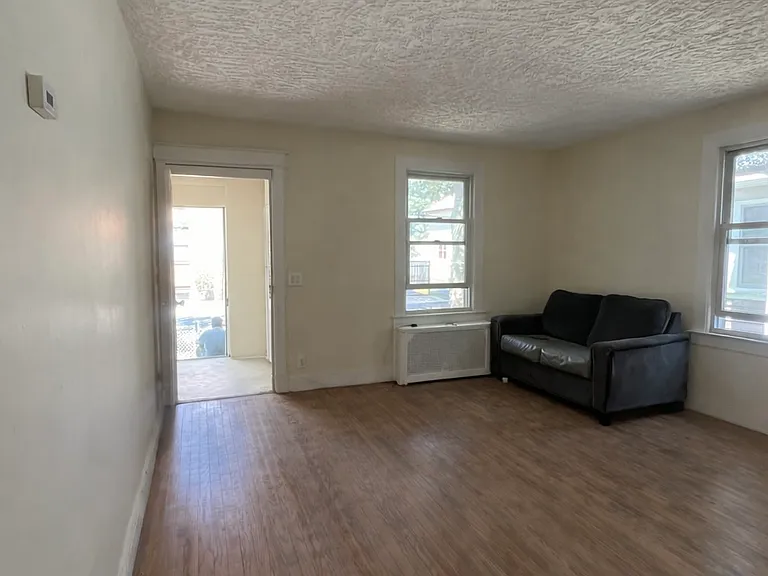 32 White Pl #1 — Photo 2
