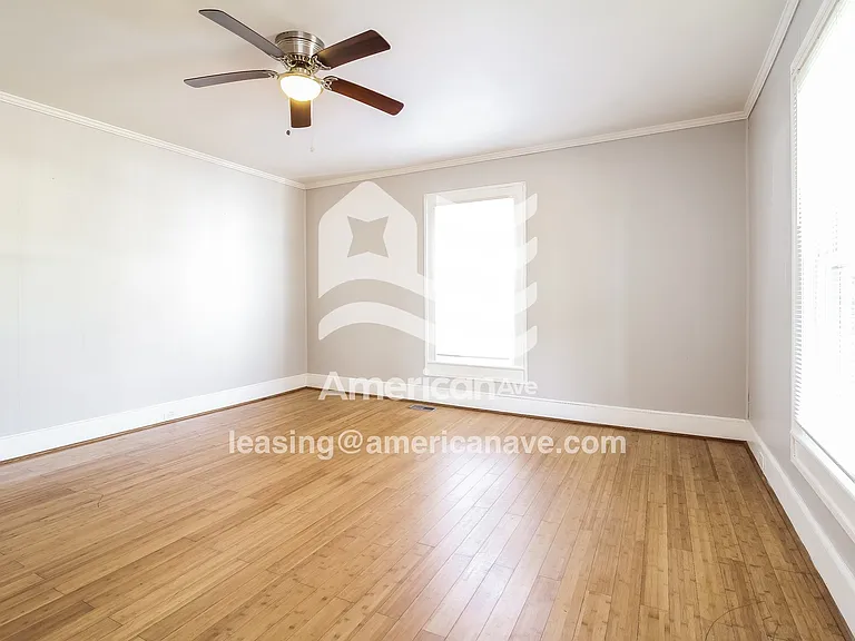 535921_005_living_room_14241629.jpg