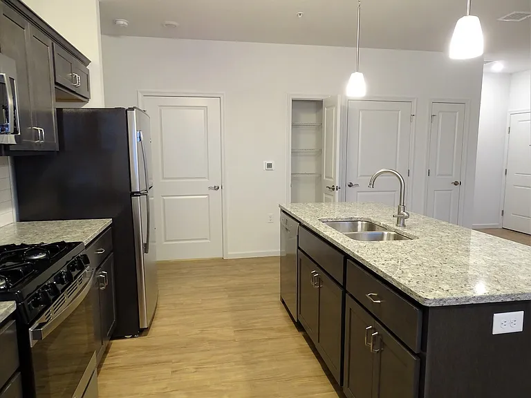 Park West Apartments — Photo 54