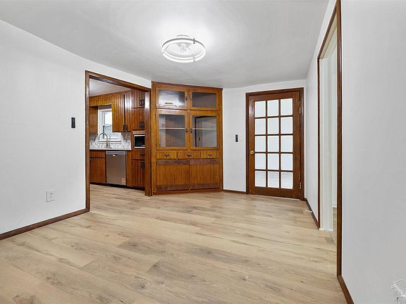 5th image of 6971 Jefferson Ave