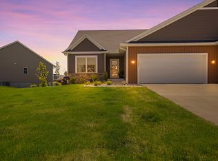 1528 Waterford Pkwy, Saint Johns, MI 48879