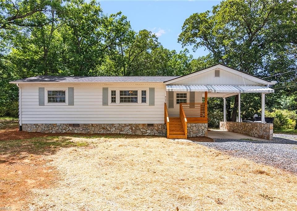 1st image of 902 Breeze Hill Rd