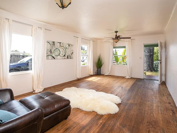 4th image of 1130 Chanticleer Ave