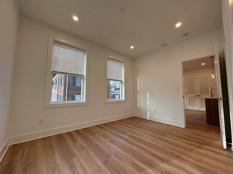 47 Chase St #4 — Photo 10