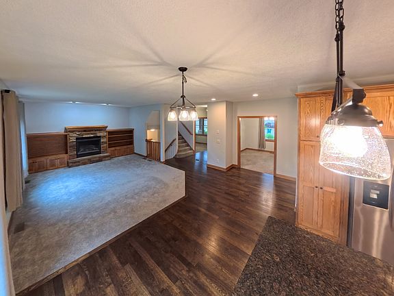 5th image of 11956 Castle Rock Ct N