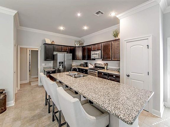 3rd image of 148 Ainsley Dr