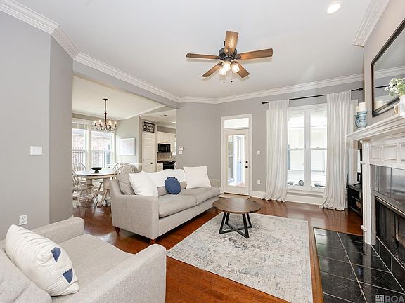 3rd image of 10455 Springdale Ave