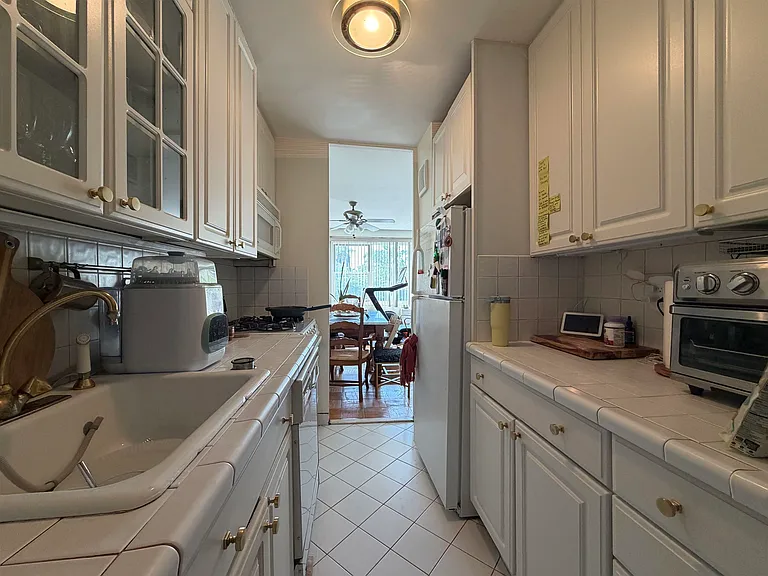 225 Saint Pauls Ave #2C — Photo 7