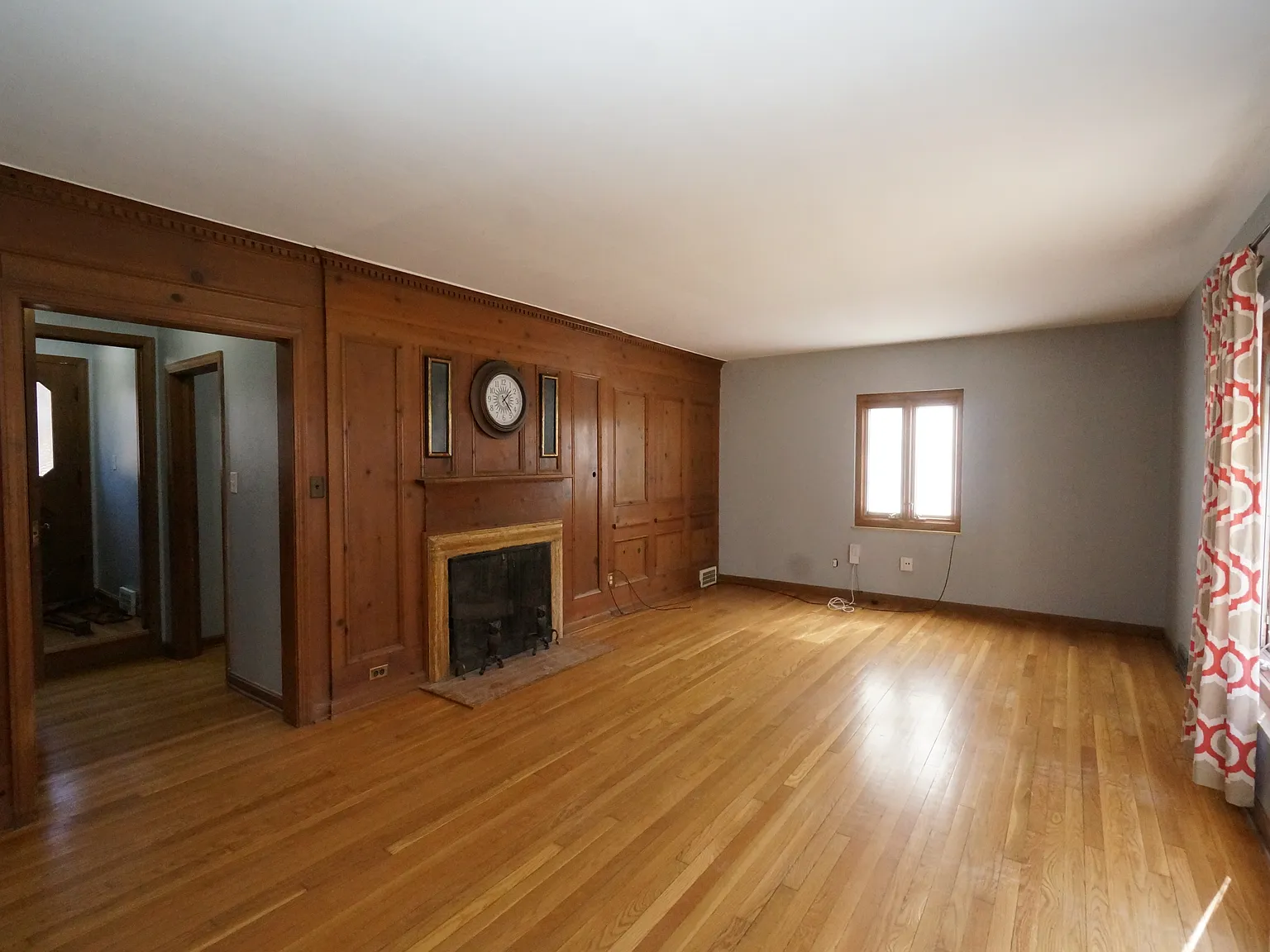 4 bed, 1916 sqft, $2,550 — Photo 3