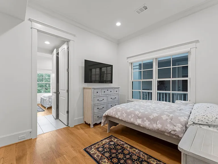 426 Marshall St — Photo 26