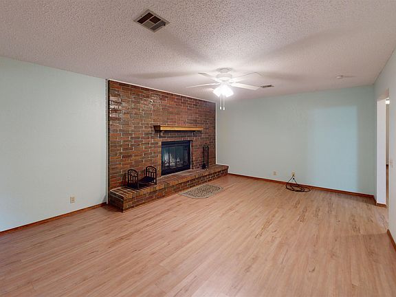 2nd image of 1701 Robin Dr
