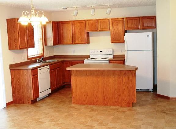 3rd image of 10472 64th Ln NE