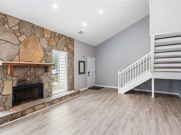 3rd image of 253 Toweridge Dr SW