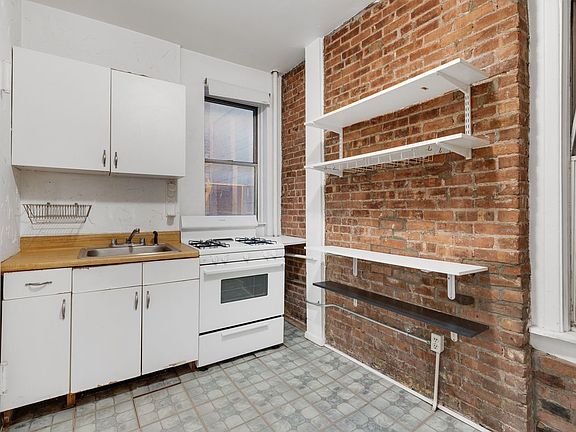 3rd image of 448 W 54th St APT 4b