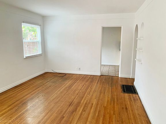 3rd image of 2334 Oak St