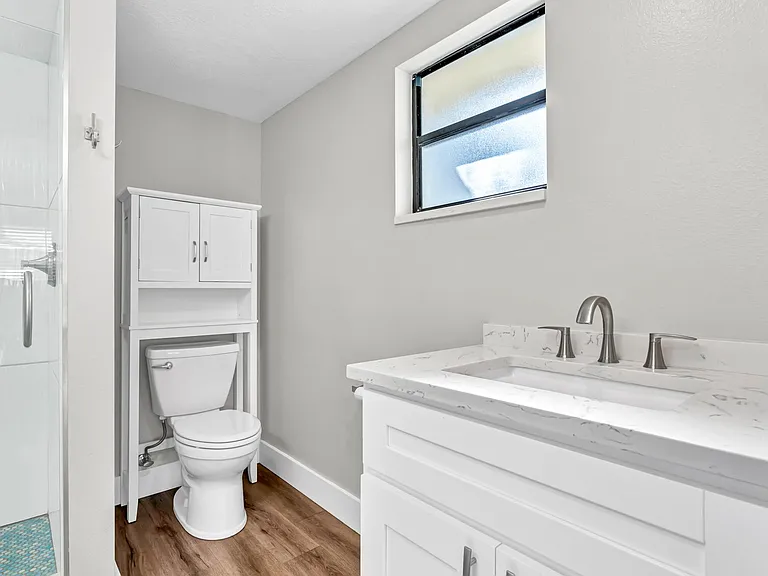 5684 Baywater Dr — Photo 17