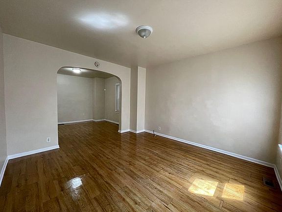 4th image of 8141 S Escanaba Ave #1