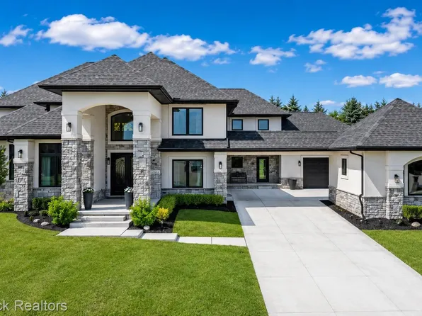 10464 Stoney Point Dr, South Lyon, MI 48178