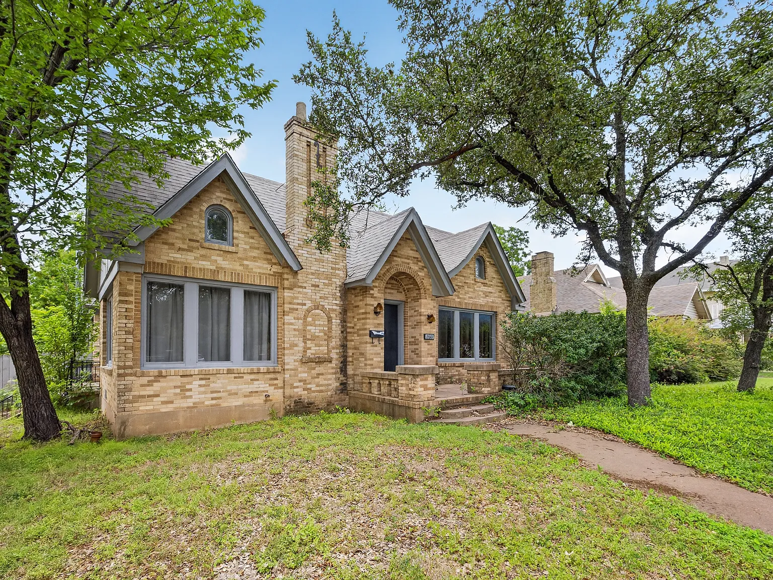 2601 S University Dr — Photo 2