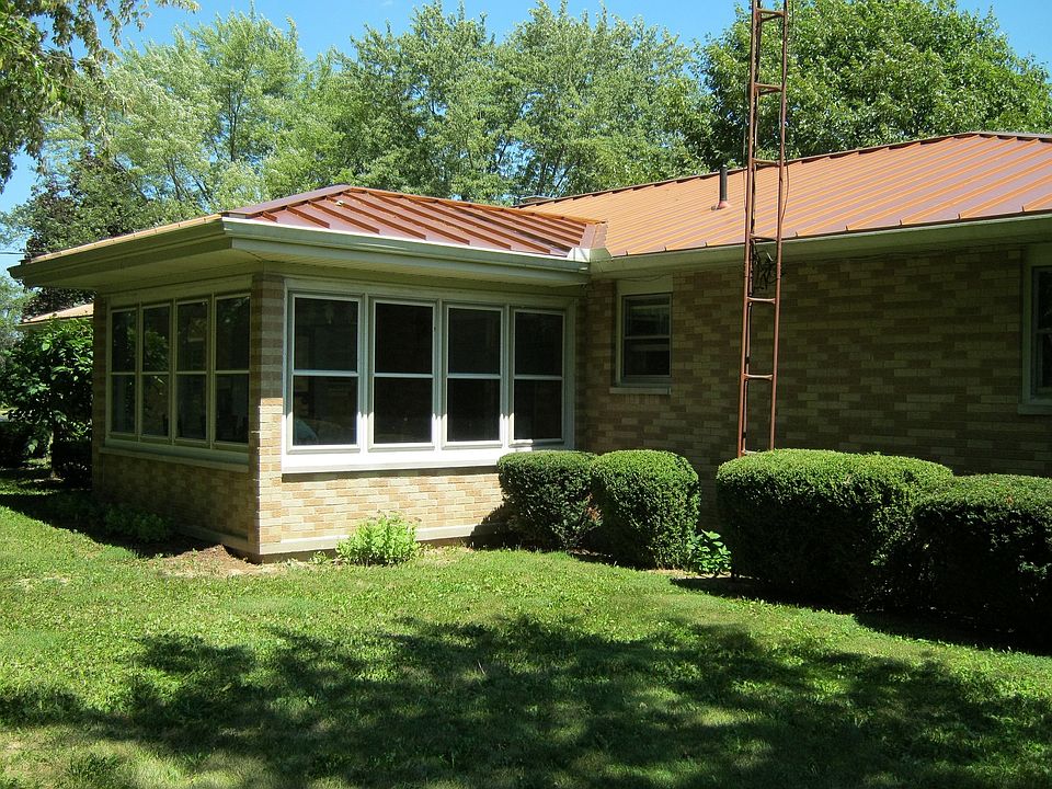 2nd image of 300 Stichter Rd