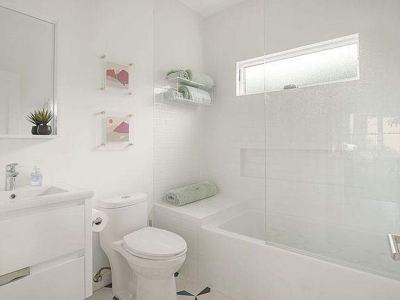 5th image of 5230 De Longpre Ave