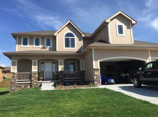 6719 Greyson Dr, Papillion, NE 68133
