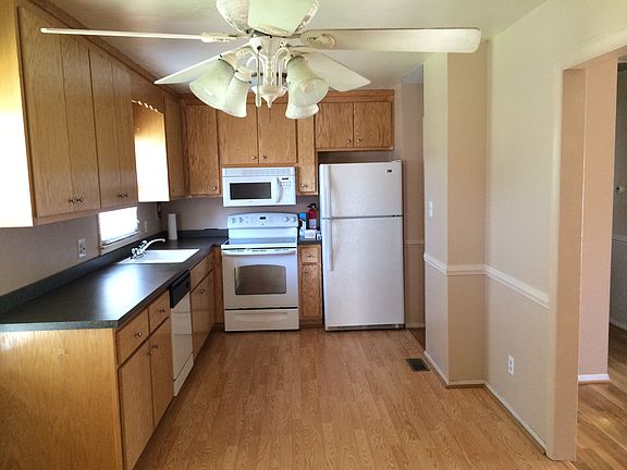 3rd image of 427 Dora Dr