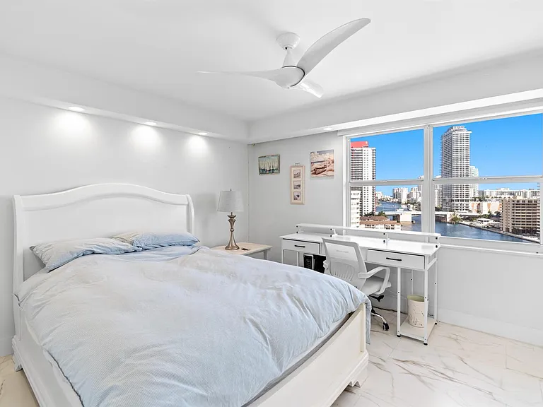121 Golden Isles Dr #Penthouse 1 — Photo 38