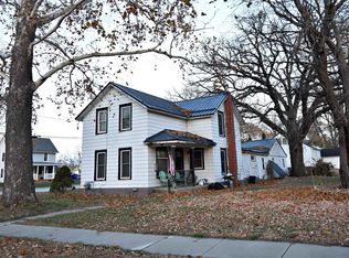 414 6th Ave NW, Independence, IA 50644