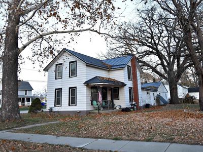 414 6th Ave NW, Independence, IA, 50644