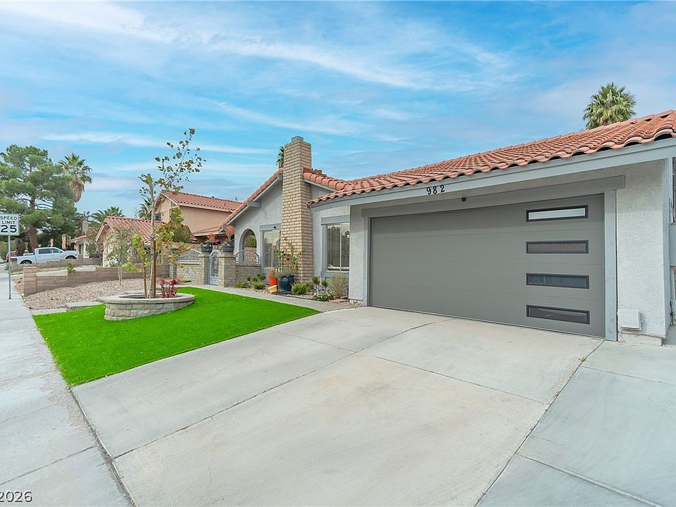 1st image of 982 Pescados Dr