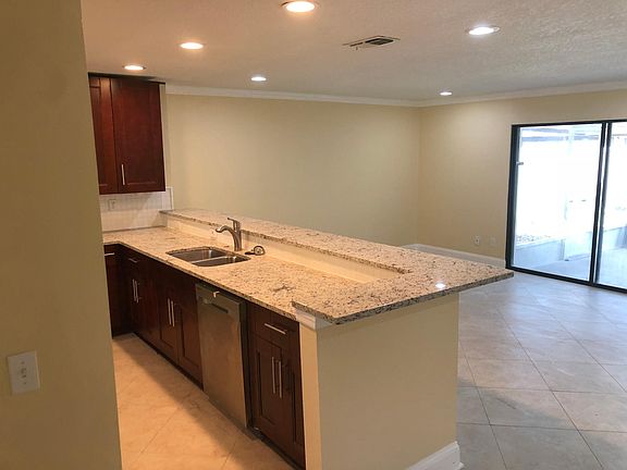 3rd image of 131 Bermuda Ct