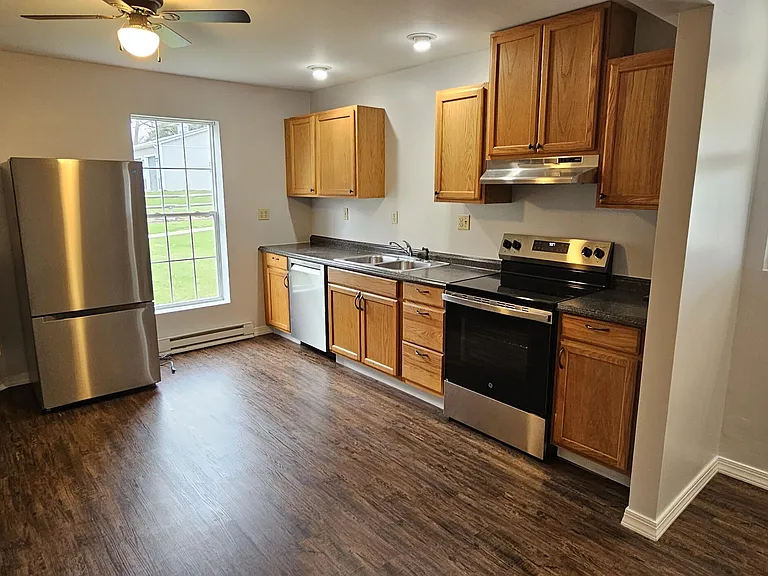 408 Main St — Photo 3