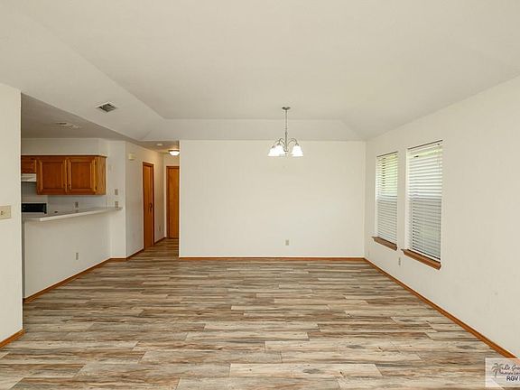3rd image of 6246 Camelot Dr