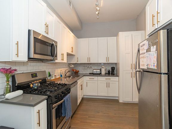 5th image of 801 N Wabash Ave #3N