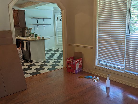4th image of 8502 NE Pines Dr