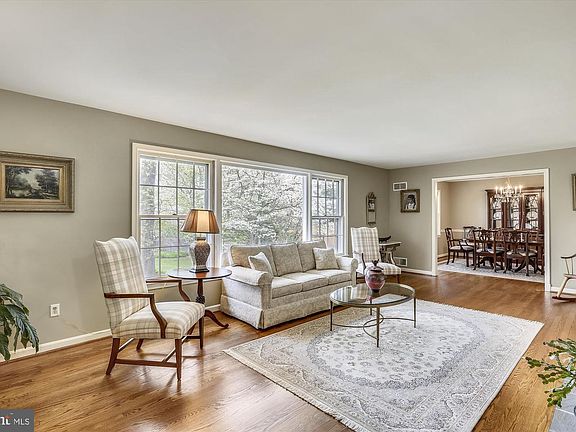 4th image of 9829 Kentsdale Dr