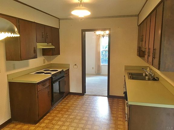 4th image of 11921 Longwood Dr