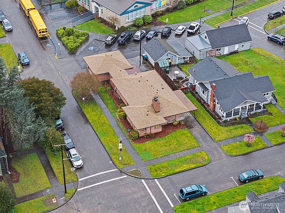 3rd image of 501 N Oak Street