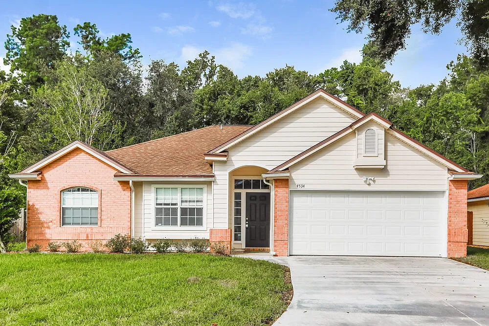 3 bed, 2.0 bath, 1733 sqft, $2,320 — Photo 1