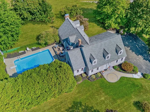 9 Madigan Ln, Ayer, MA 01432