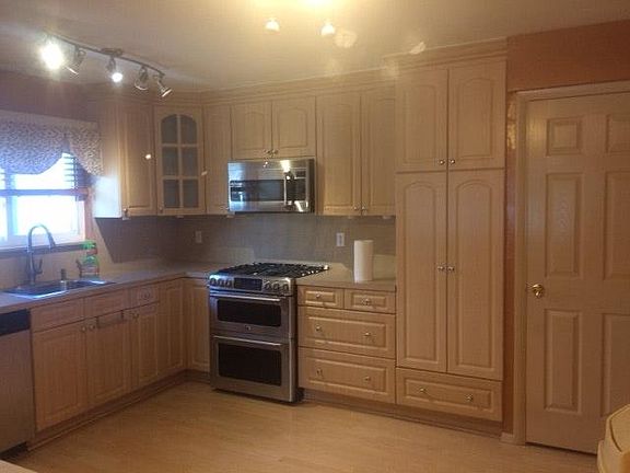 3rd image of 758 Klondike Ave